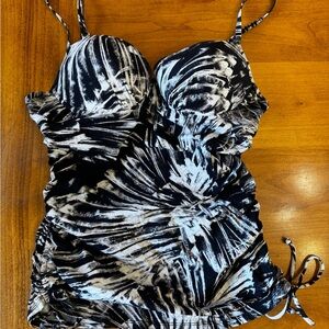 Assets by Spanx Black and White Underwire Tankini Top. Size Medium.